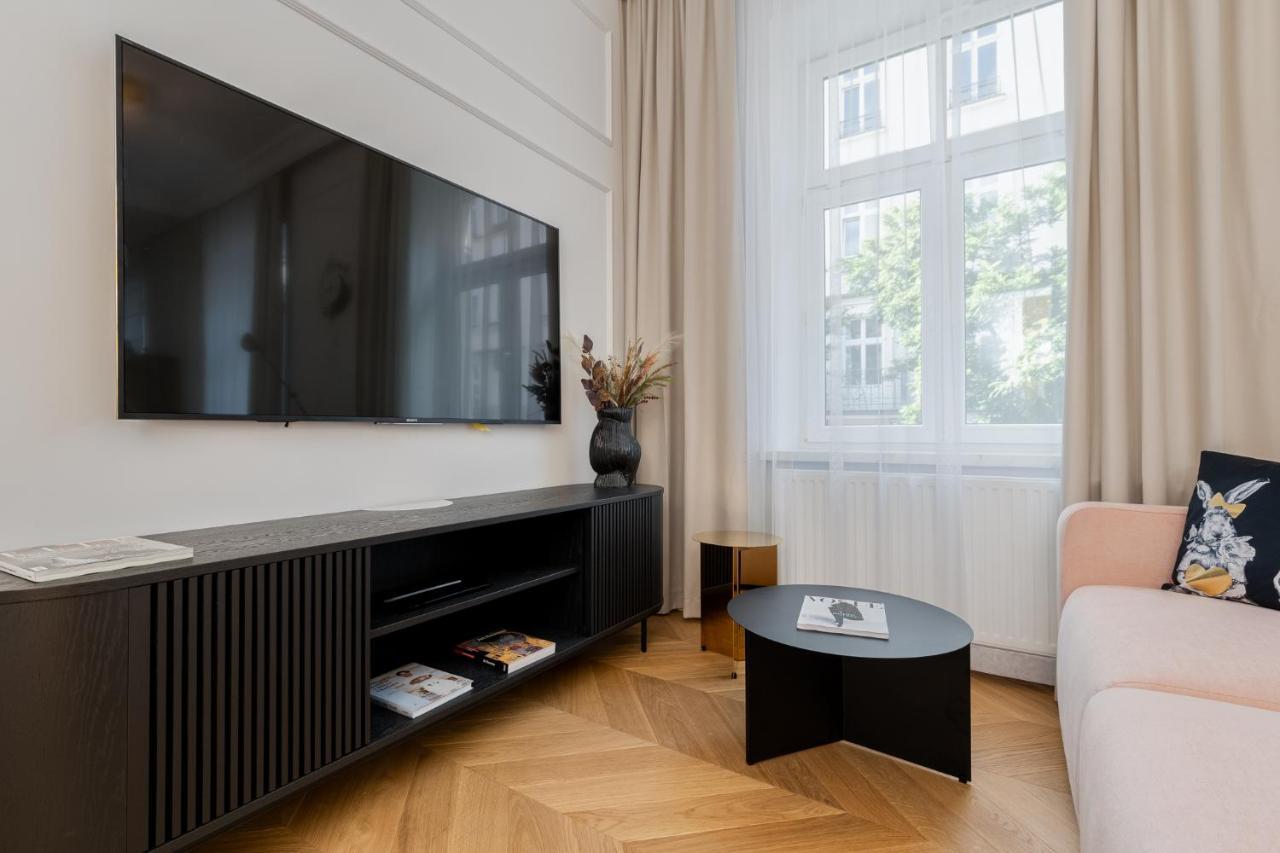 Premium In Parisian Style In The Heart Of Old Apartament *
