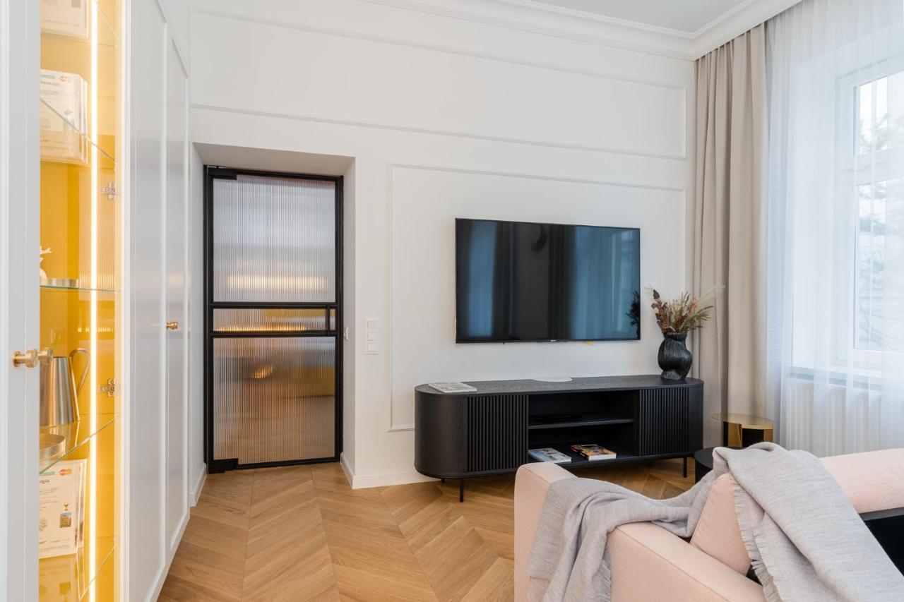 Premium In Parisian Style In The Heart Of Old Apartament