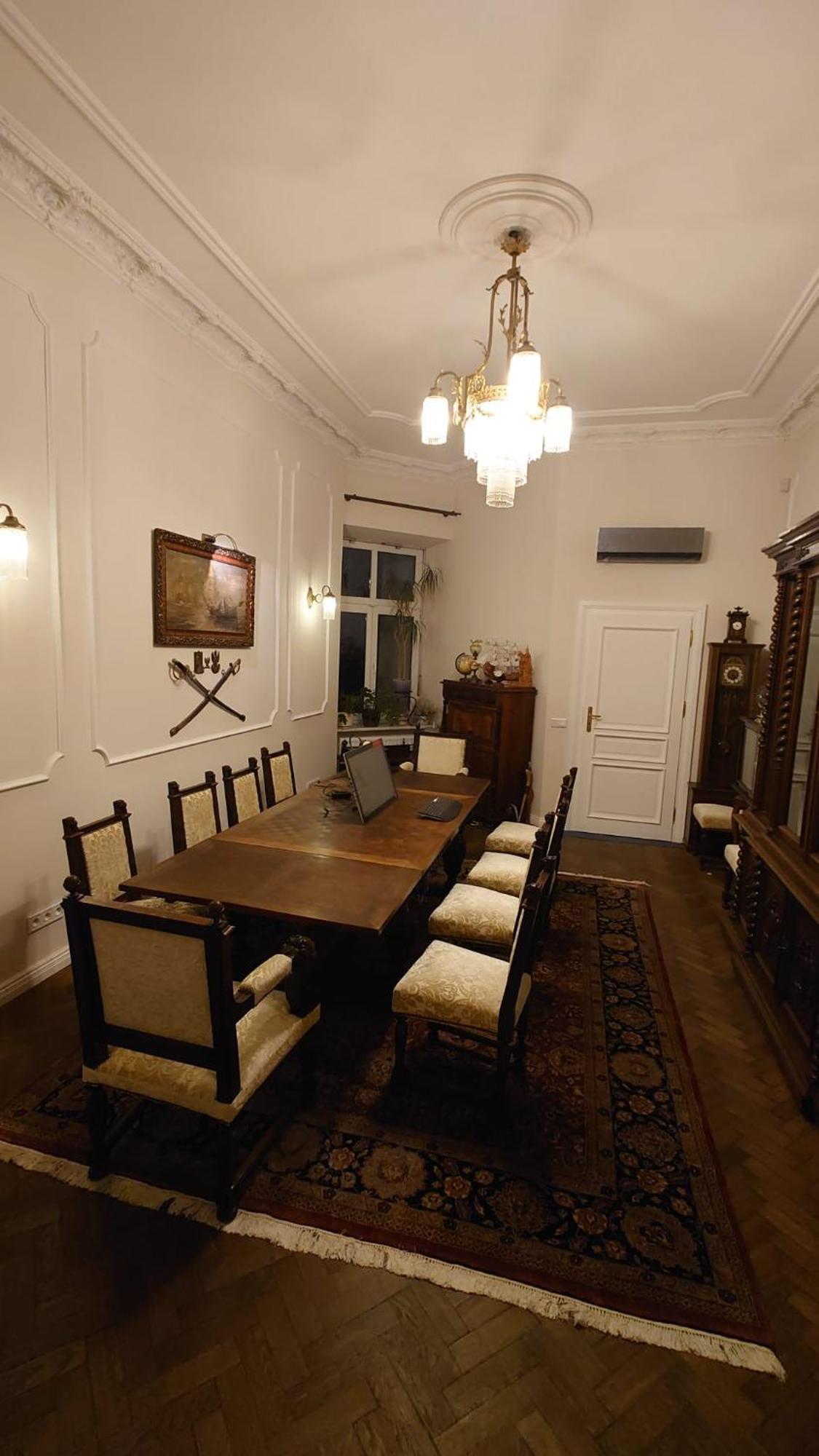 Premium In Parisian Style In The Heart Of Old Apartament *