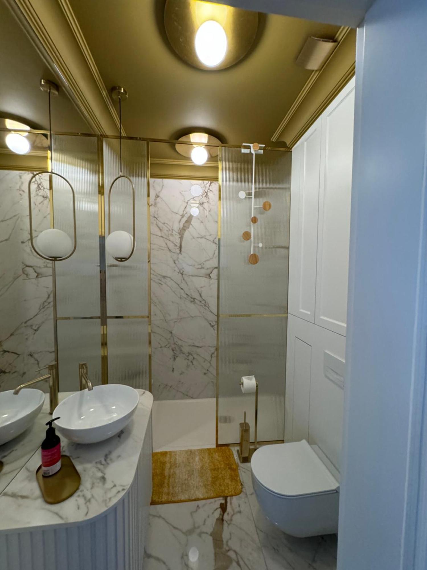 Premium In Parisian Style In The Heart Of Old Apartament